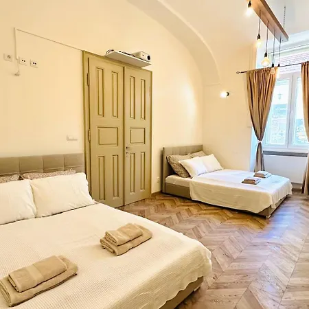 Hlavna With Parking Apartman